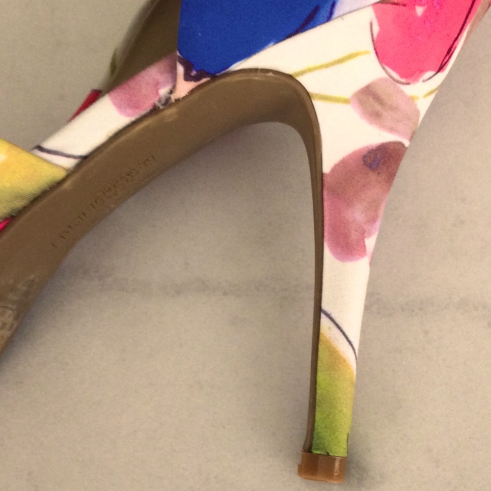 9M NWOB Floral Print Fergie Heels - Picture 6 of 10